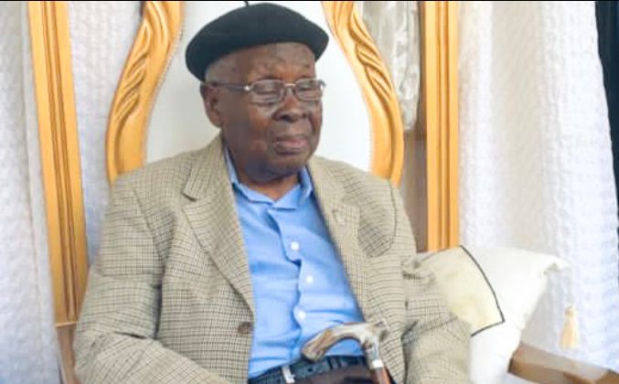 Lucas Beholi Malango cumple 100 años tras una vida marcada por la independencia de 1968 y la construcción institucional